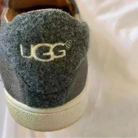 UGG Slip On Sneakers Casual Suede Charcoal Gray pre-owned sz 7.5 great c… - Picture 9 of 11